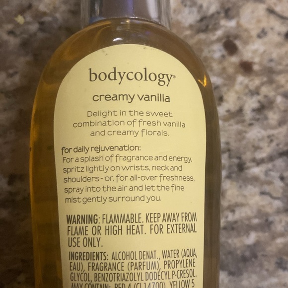 BODYCOLOGY FRAGRANCE MIST in Creamy Vanilla - Picture 3 of 4
